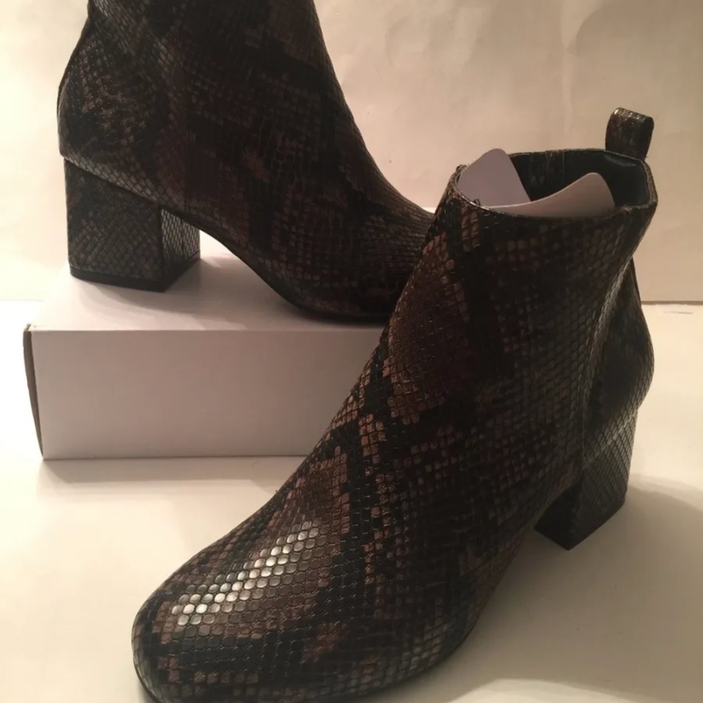 Time and Tru Brown Snake Skin Print Boots With Memory Foam Size  7 NEW